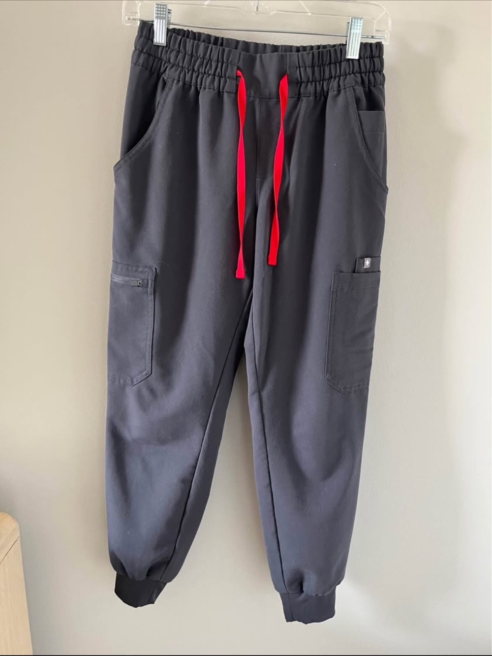 FIGS Scrub Set - V-Neck Top & Jogger Pants - Picture 4 of 6